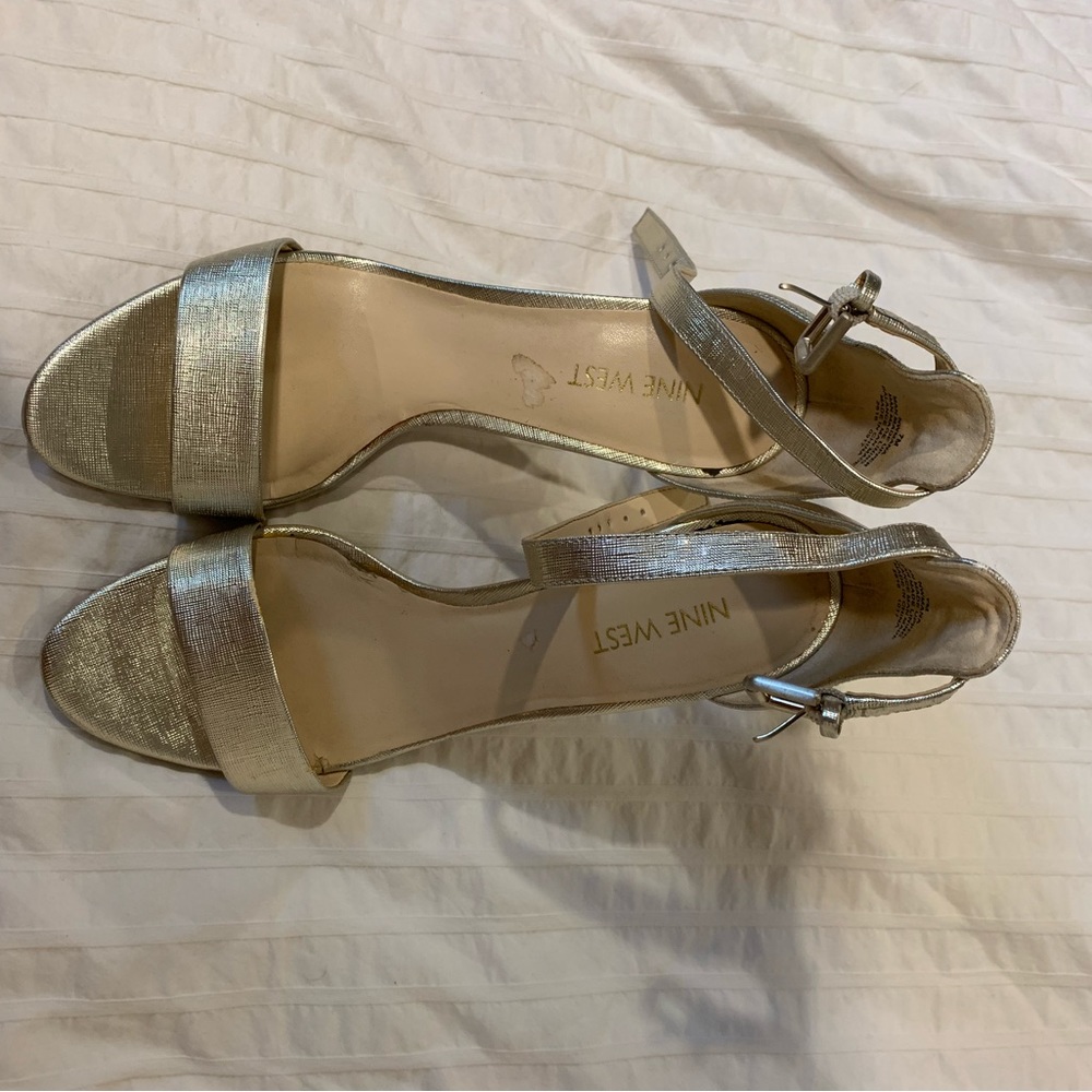 Gold heels - Picture 2 of 3